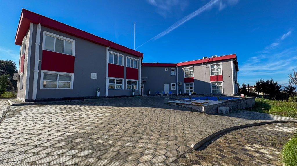 Burhaniye Kızıklıda 1500 m² Kapalı Alanlı Satılık Tesis
