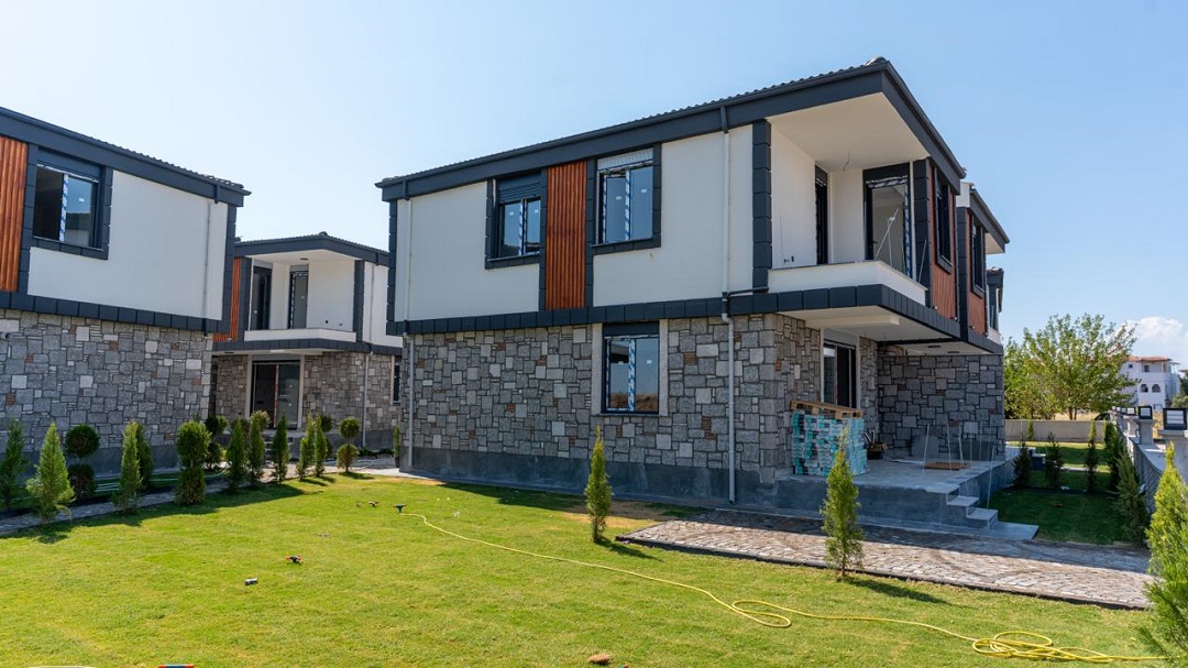 Ayvalık Altınovada Denize 300 mt.3+1 Satılık Villa